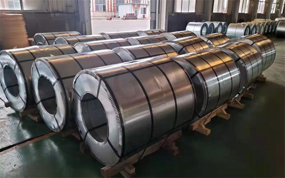 PPGI Prépeint Coil d'acier galvanisé Spcc Plaques de toiture de couleur en fer avec RALColor et poids de bobine de 3-8 tonnes