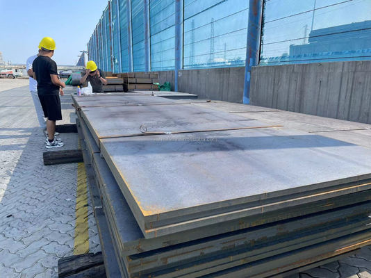 Surface noire en acier Ms laminé à chaud SS400 Q235B Q355 A36 Q275 Plaque de fer Plaques d'acier au carbone pour la fabrication de tuyaux Tolérance ± 1%