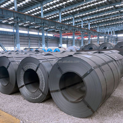 Coil laminé à chaud de 1250 mm de largeur SS400 Coil en acier au carbone d'une épaisseur de 0,4 mm pour l'industrie légère