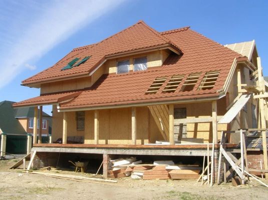 Style de conception moderne Zinc primaire Aluminium acier Pierre copeaux De la toiture 0,3 mm 0,4 mm Épaisseur Durable et dynamique