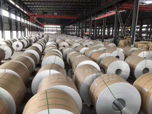 Technique laminé à froid Q195 Q235 1060 3105 1100 Ruloir en feuille de bobine d'aluminium pour les bâtiments Largeur 600-1250 mm