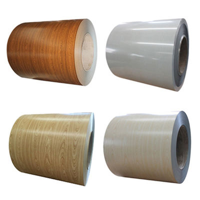 Coil d'acier recouvert de couleur blanche Coil de métal galvanisé 3-8 tonnes Poids de la bobine 100-1250 mm Largeur pour la clôture