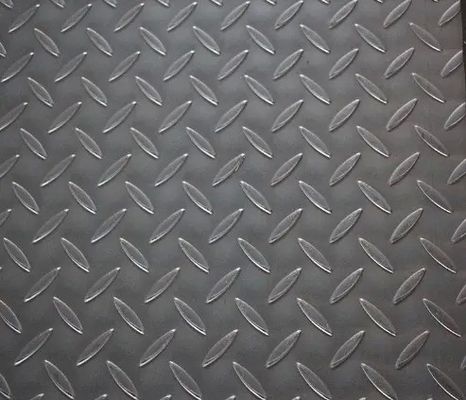 2000-12000 mm Longueur JIS Standard Q235 A36 Q345 Plaque de plancher à carreaux en acier au carbone laminé à chaud avec motif Ms Diamond