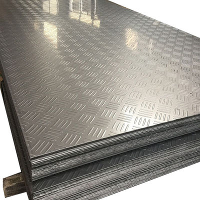 Technique basée sur le laminage à chaud JIS Taille standard 3-12 mm Épaisseur plaque d'acier à carreaux avec 20 ans d'expérience