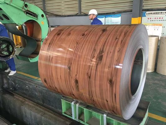 Coils PPGI galvanisés prépeints Coil d'acier revêtu de couleur avec une largeur de 100-1500 mm Tolérance ± 1%