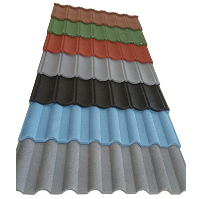 Matériau en PVC et 2,7 kg/pcs Poids Carreaux de toiture en métal revêtus de pierre bleue anti-fading avec une grande durabilité