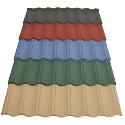 Matériau en PVC et 2,7 kg/pcs Poids Carreaux de toiture en métal revêtus de pierre bleue anti-fading avec une grande durabilité