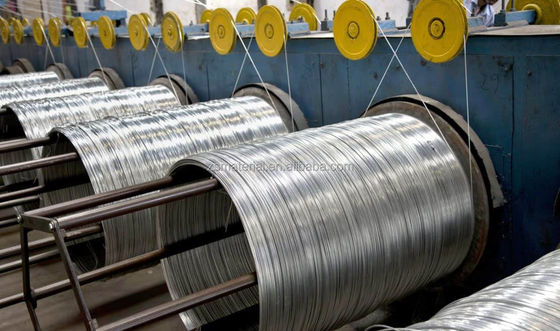 Fil de fer galvanisé à chaud non allié avec une tolérance de ± 1% 3,2 mm 5 mm de diamètre extérieur