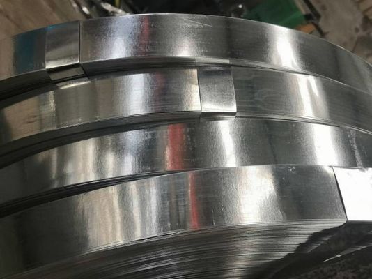 Q235 Q345 0,8MM Épaisseur bandes de rouleaux en acier galvanisé avec prime et tolérance ± 1% Largeur 180 mm