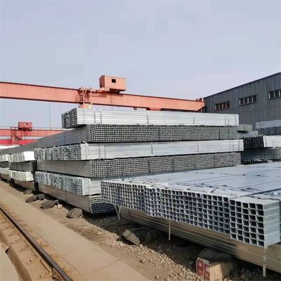 Pipe carrée galvanisée à base d'ASTM A106 laminée à chaud d'une épaisseur de 1 à 12 mm pour divers besoins industriels