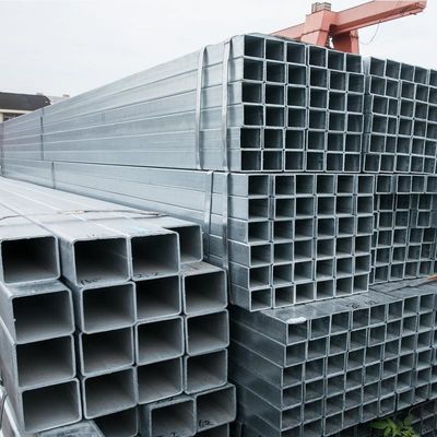 Pipe carrée galvanisée à base d'ASTM A106 laminée à chaud d'une épaisseur de 1 à 12 mm pour divers besoins industriels
