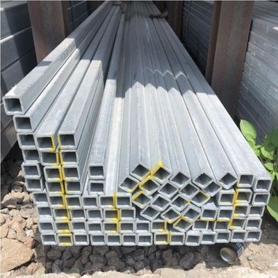 Pipe carrée galvanisée à base d'ASTM A106 laminée à chaud d'une épaisseur de 1 à 12 mm pour divers besoins industriels