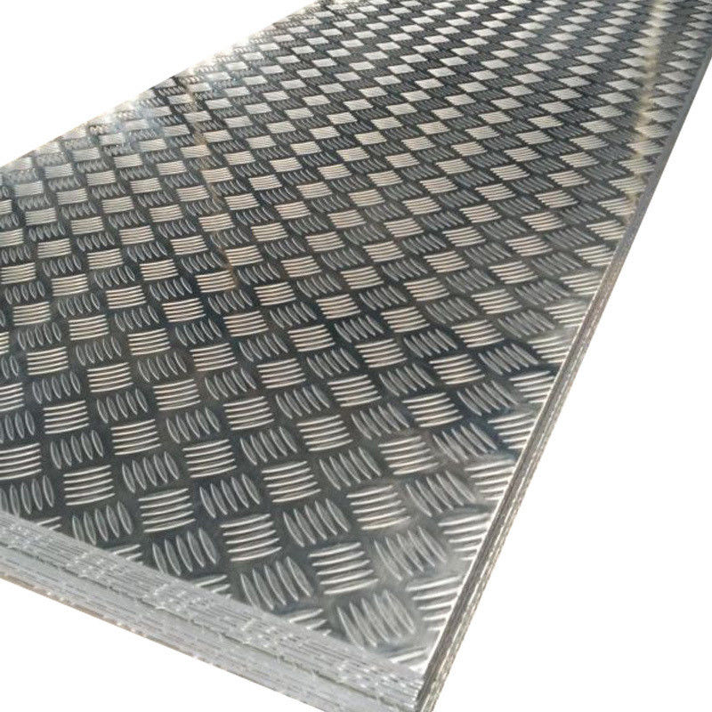 Technique basée sur le laminage à chaud JIS Taille standard 3-12 mm Épaisseur plaque d'acier à carreaux avec 20 ans d'expérience